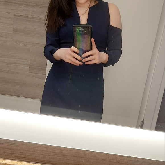 HP Alice and Olivia Exposed Cold Shoulder Dress - Picture 9 of 9